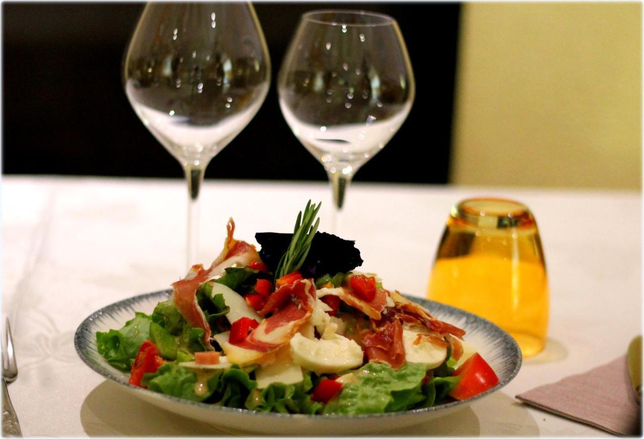Logis Hotel Restaurant & Pizzeria Vuillot Cuiseaux Bagian luar foto