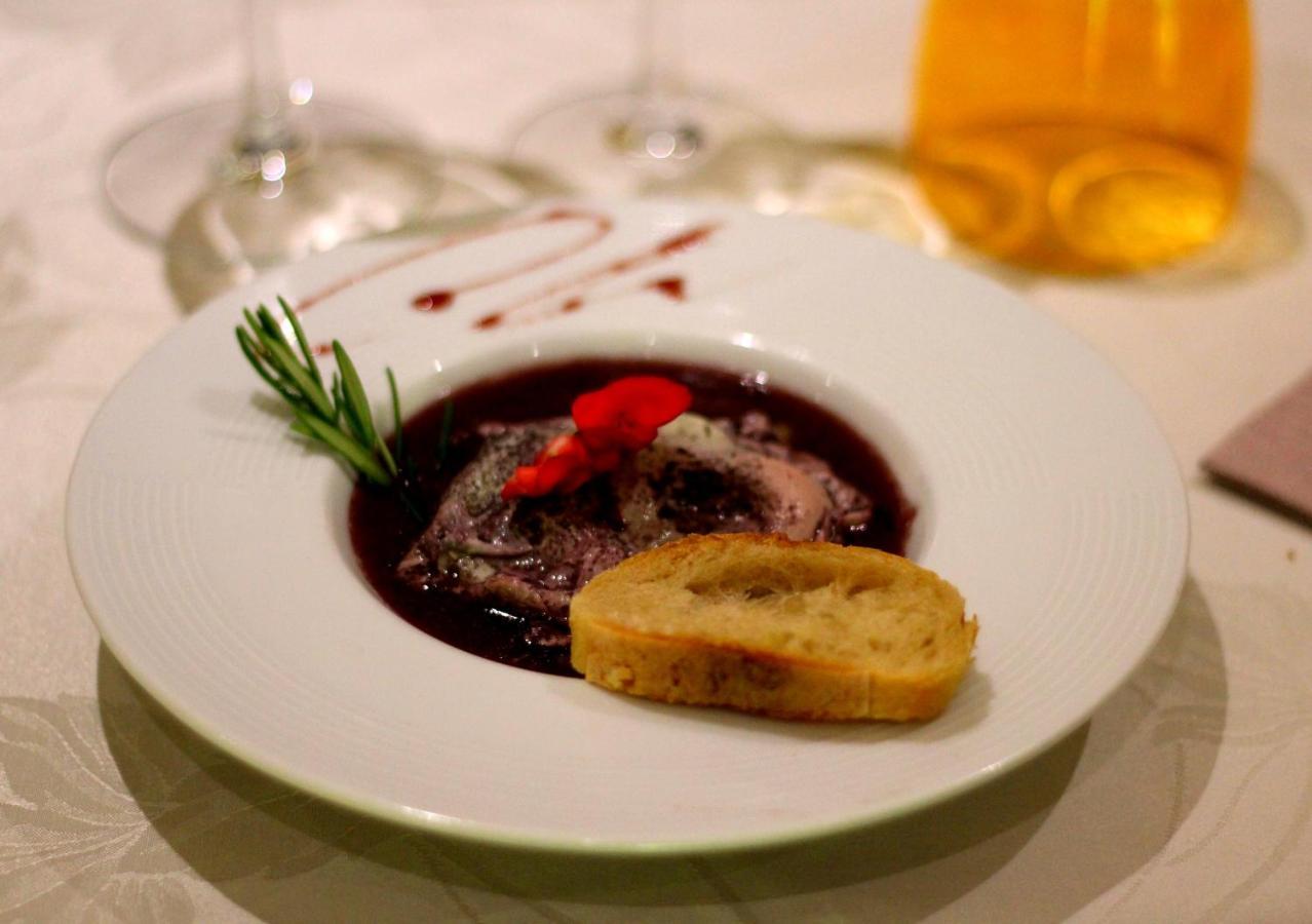 Logis Hotel Restaurant & Pizzeria Vuillot Cuiseaux Bagian luar foto
