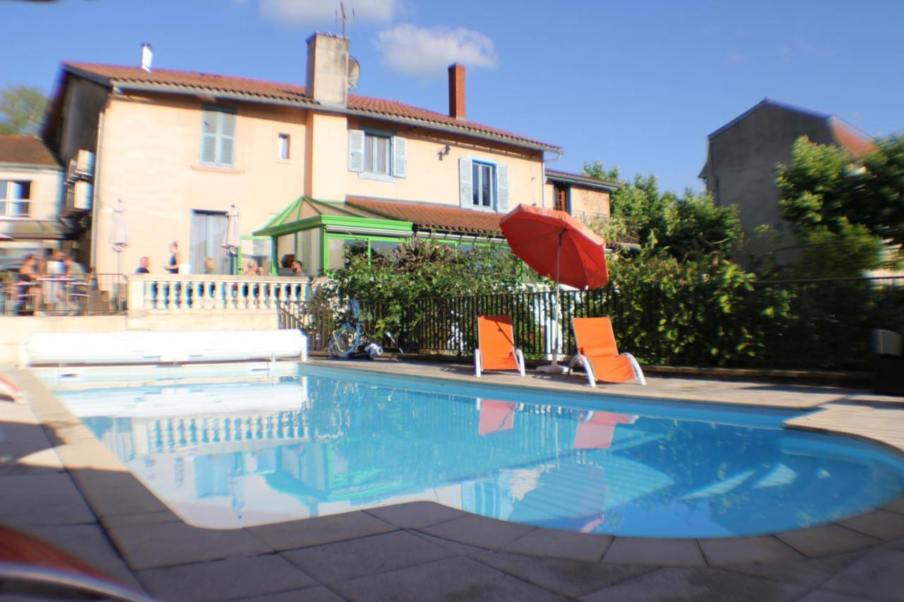 Logis Hotel Restaurant & Pizzeria Vuillot Cuiseaux Bagian luar foto