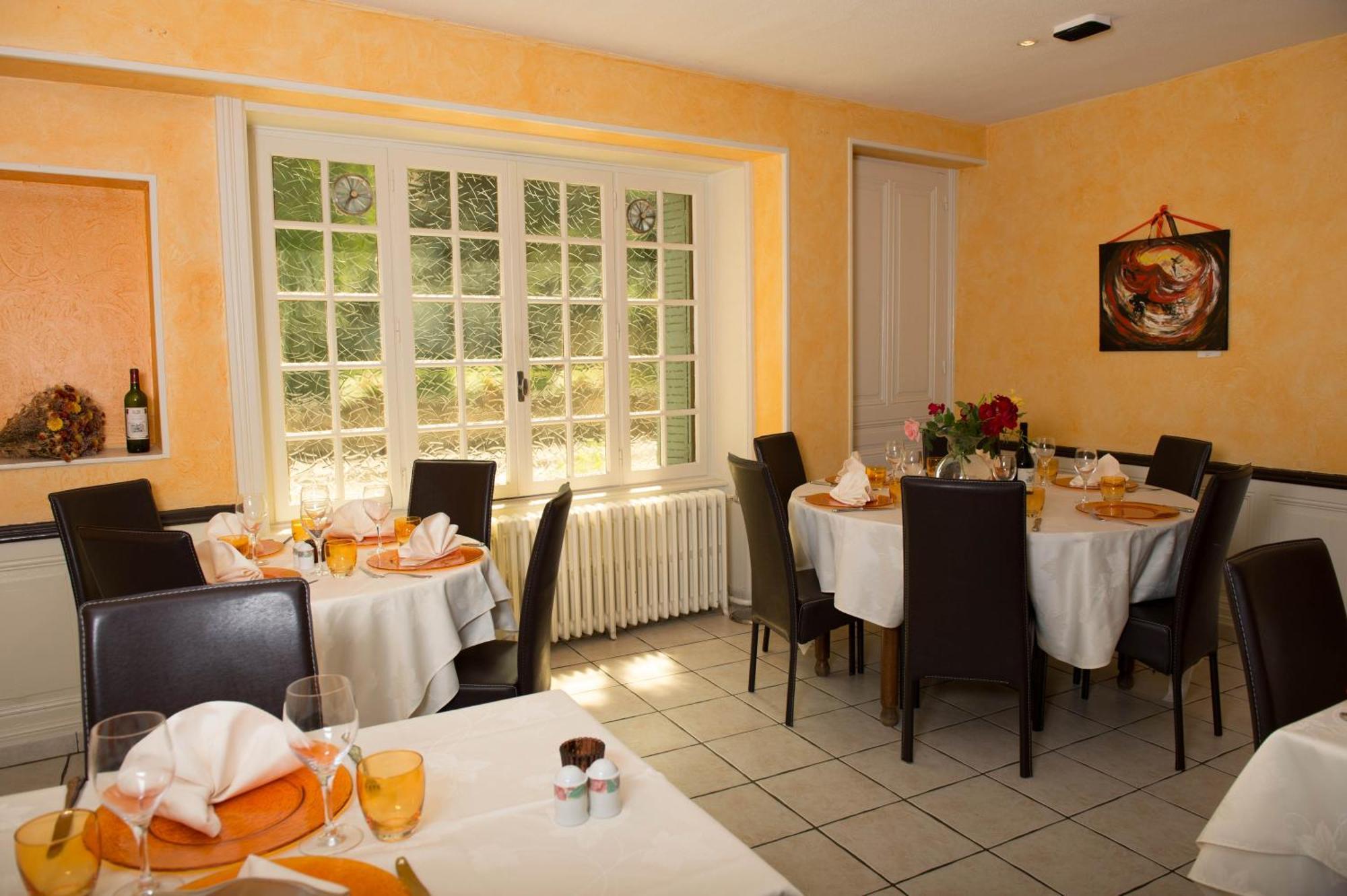 Logis Hotel Restaurant & Pizzeria Vuillot Cuiseaux Bagian luar foto